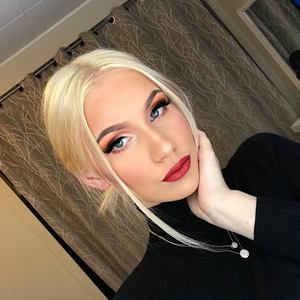 Meet your Posher, Dee